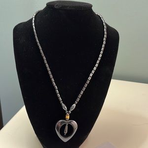 N60. Dark grey beaded necklace with heart.